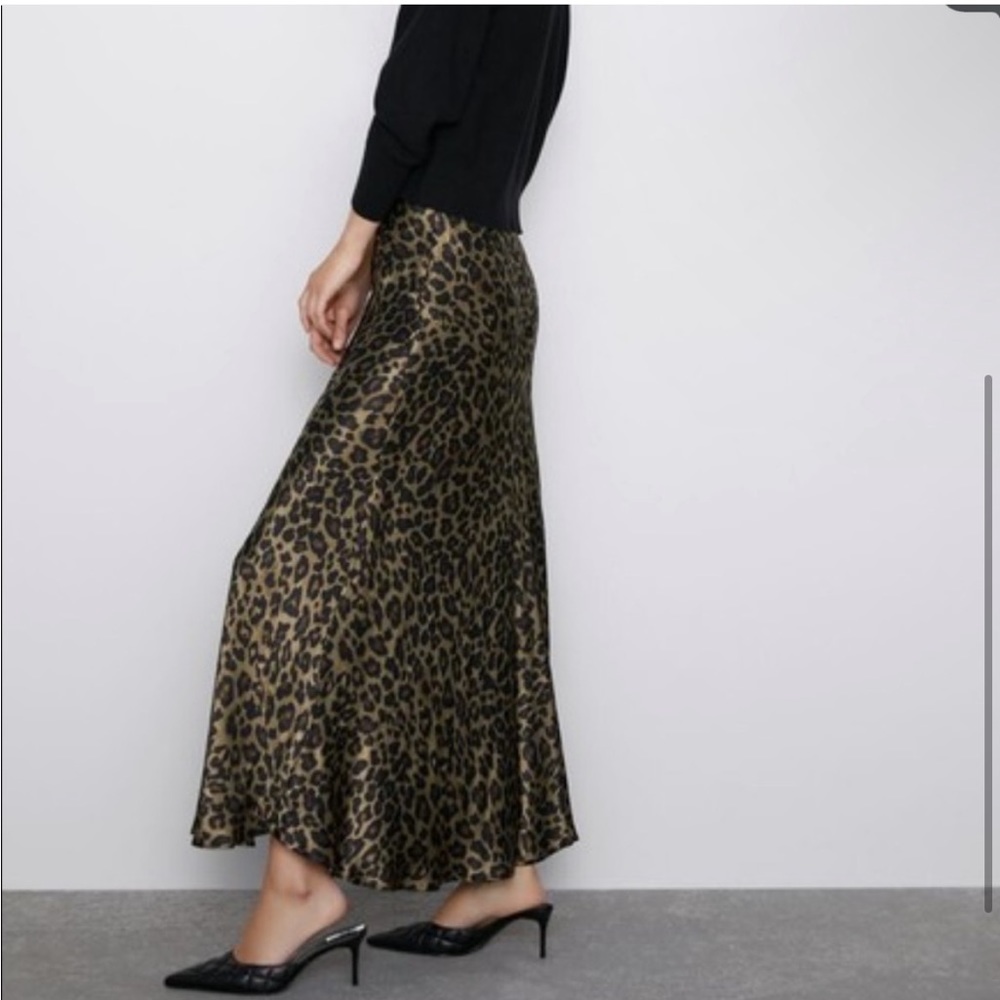 Zara leopard skirt. Small.